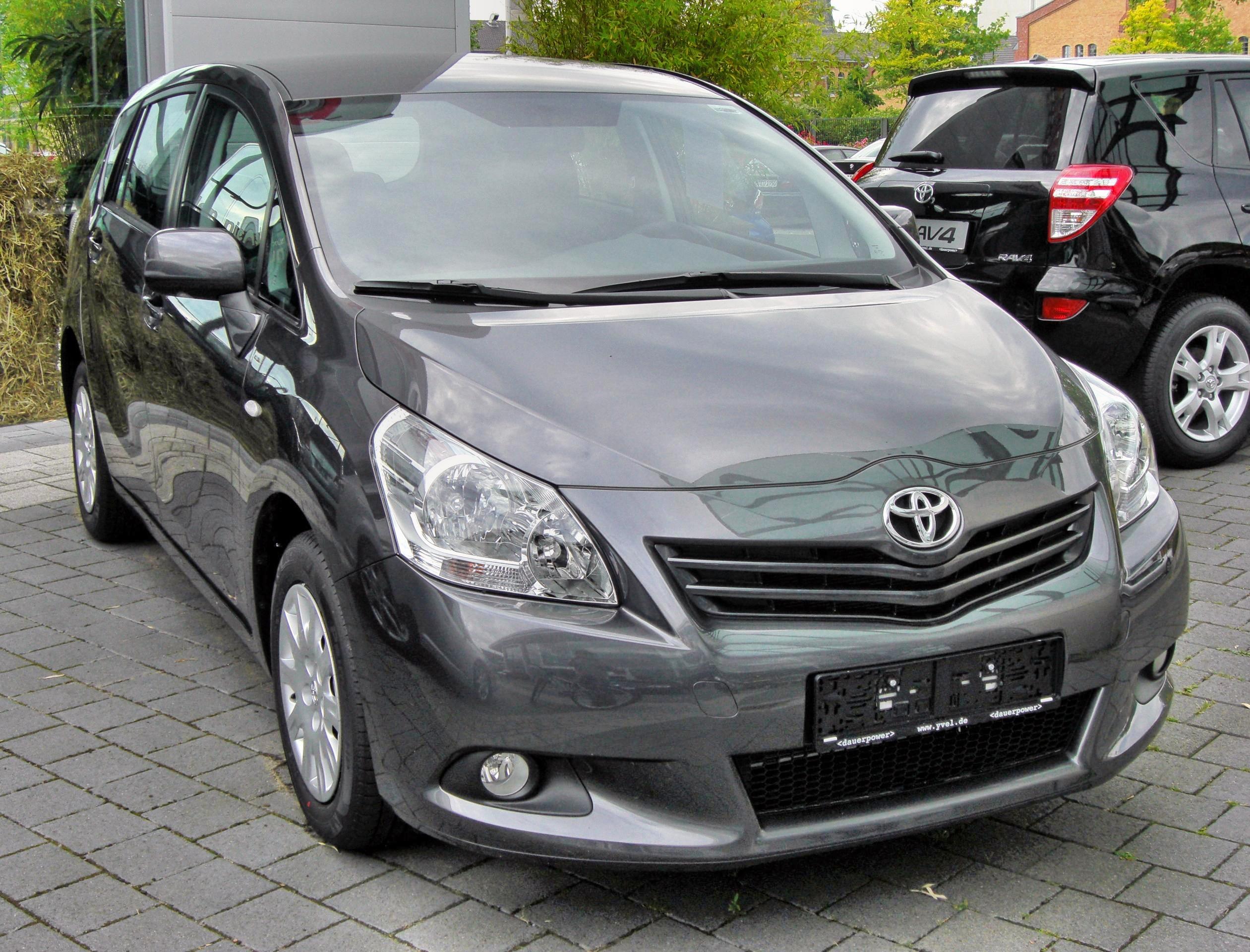 Les Toyota Verso sont-elles vraiment inadaptées aux longs trajets ? Décryptage d’une polémique en ligne