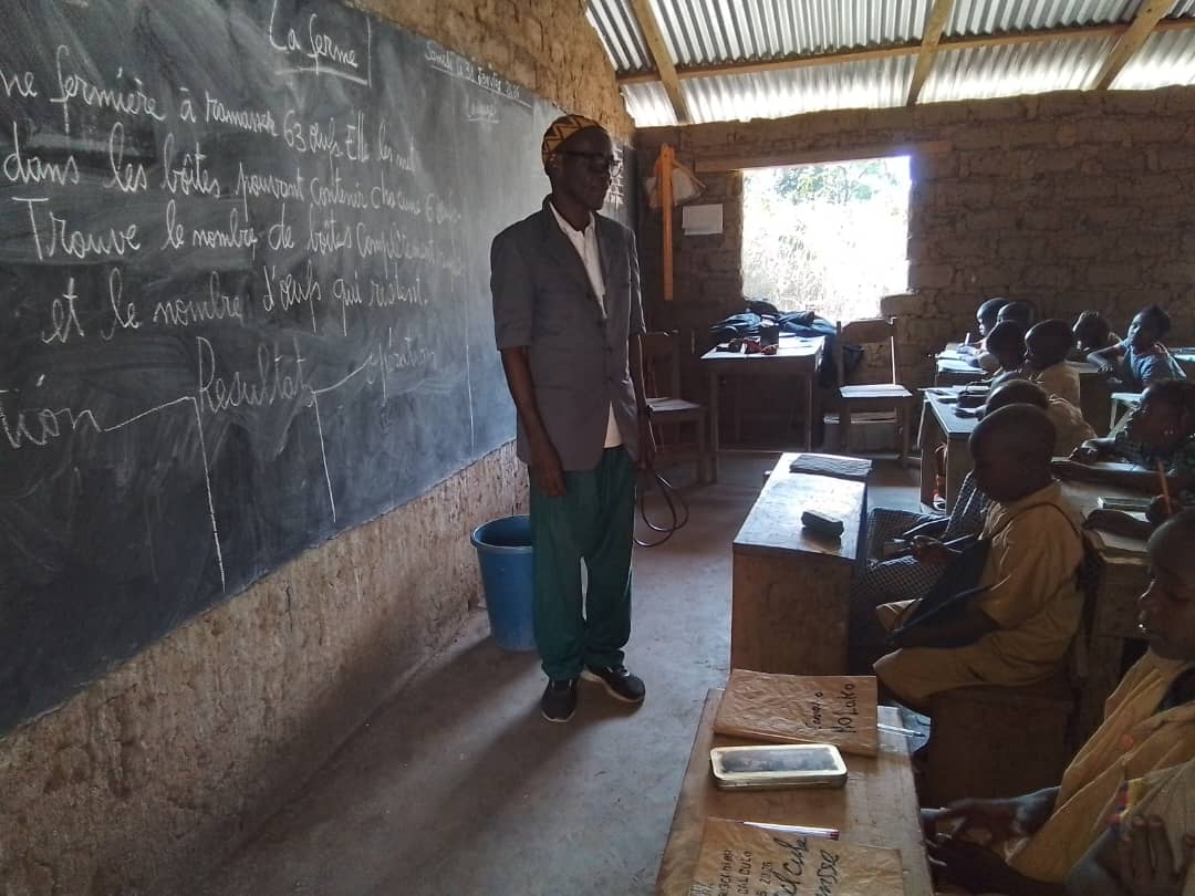 District de Felakoro (Faranah) : la détresse d’une localité en manque de salles de classe adéquates pour la formation des enfants
